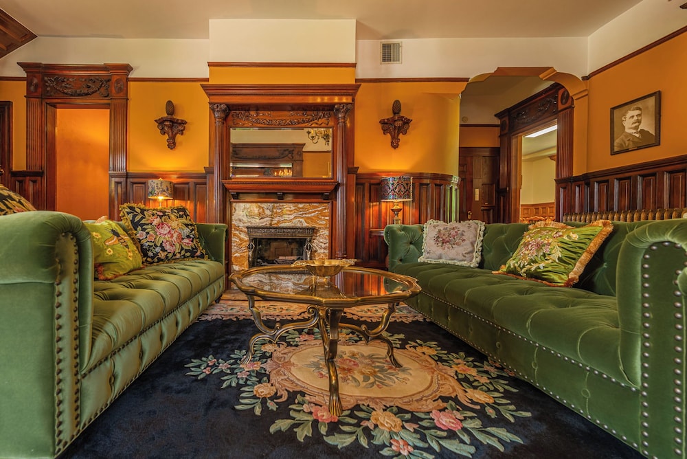 Orman Mansion Pueblo's Most Luxurious Stay - photo 17