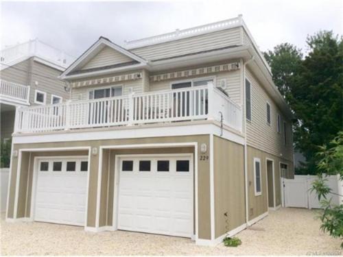 Single Family Ship Bottom Wifi Beach Badges Decks Air Conditioning Granite Countertops Recently Renovate Single Family House In Ship Bottom 22014035 — Ship Bottom