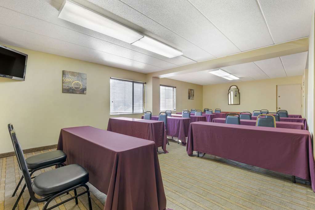 Comfort Inn University Center - photo 43