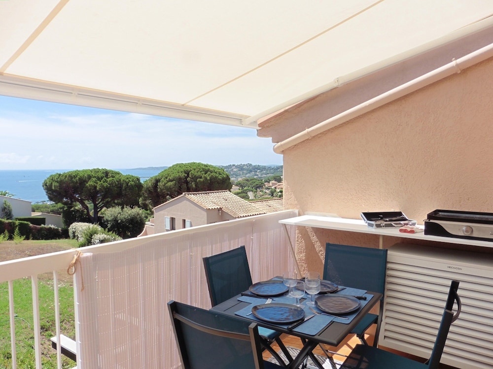 Studio in Sainte maxime Near Sandy Beaches — 4-Star Luxury Hotel in Sainte-Maxime, France