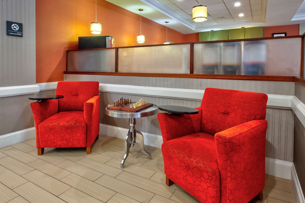 Hampton Inn College Park - photo 6