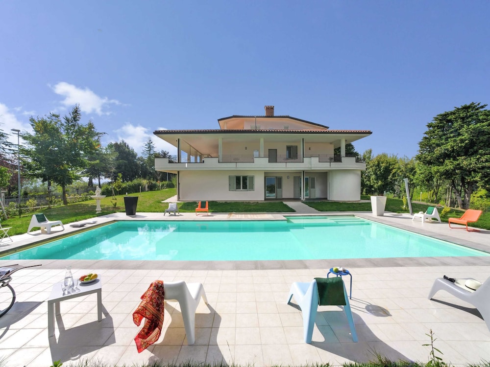 Hillside Comfort in Tavullia — 4-Star Luxury Hotel in Tavullia, Italy