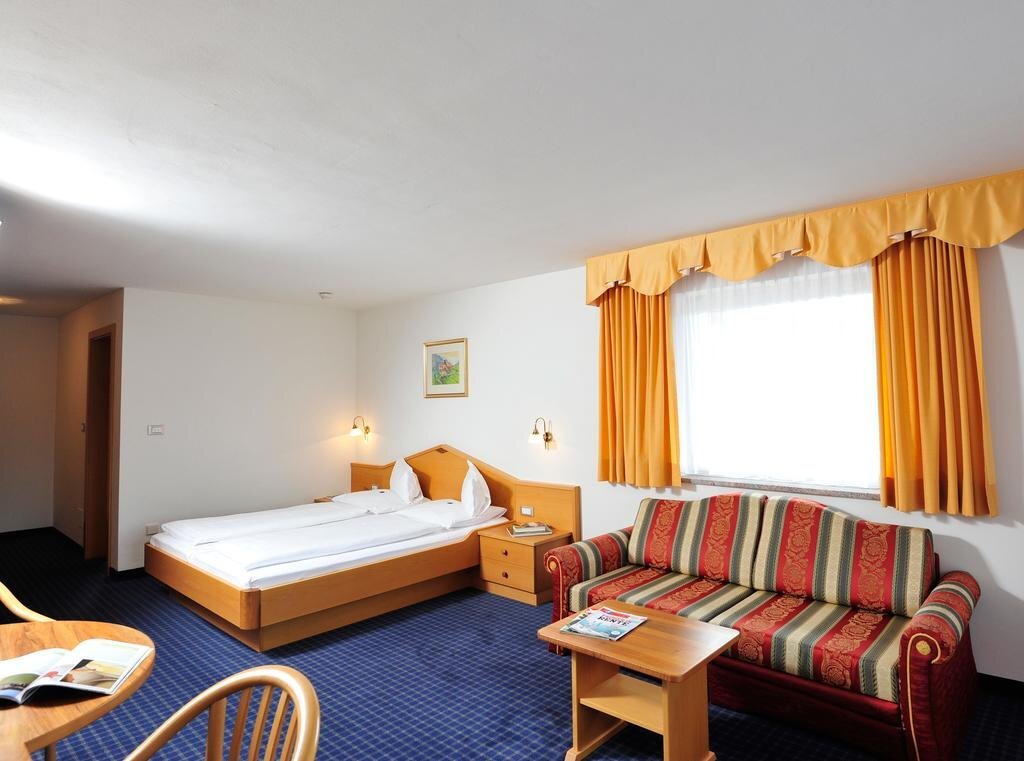 Hotel Paradies — hotel in Tirolo