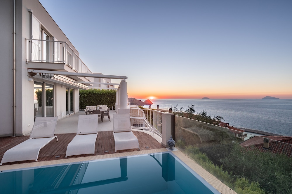 Villas d'Orlando with private pool and sea view — 4-Star Luxury Hotel in Capo D'orlando, Italy