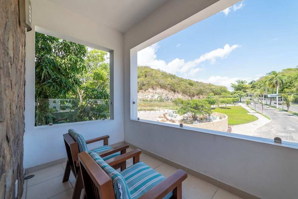 Hotel Castillo Huatulco & Beach Club