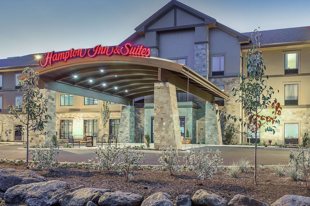 Hampton Inn & Suites Bend - photo 53