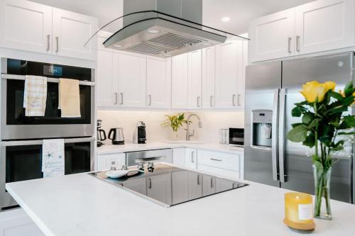 Seahorse Cottage Pool Home — 4-Star Luxury Hotel in Naples, United States