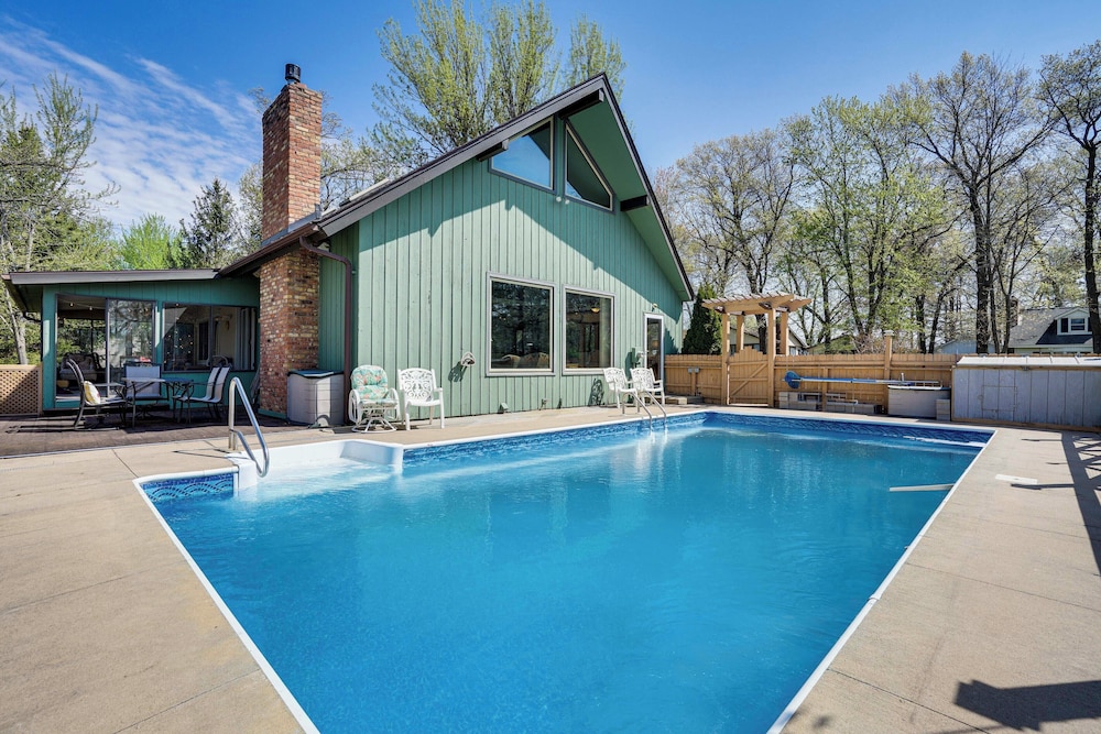 'love Lake Retreat w Hot Tub in New Richmond — hotel in New Richmond