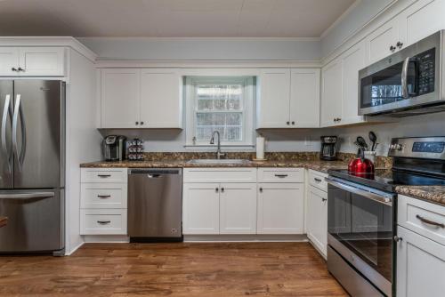 Bike Path Getaway in Town in Brevard, United States