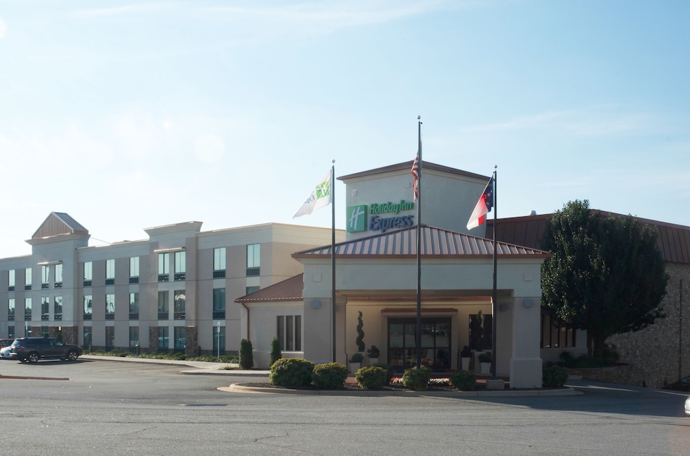 Holiday Inn Express Hickory Hickory Mart by IHG - carbon neutral hotel in Hickory