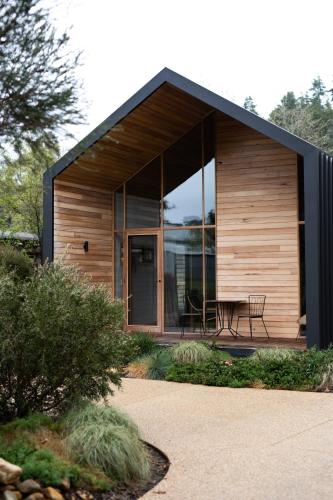 Riverstone - carbon neutral hotel in Unknown City