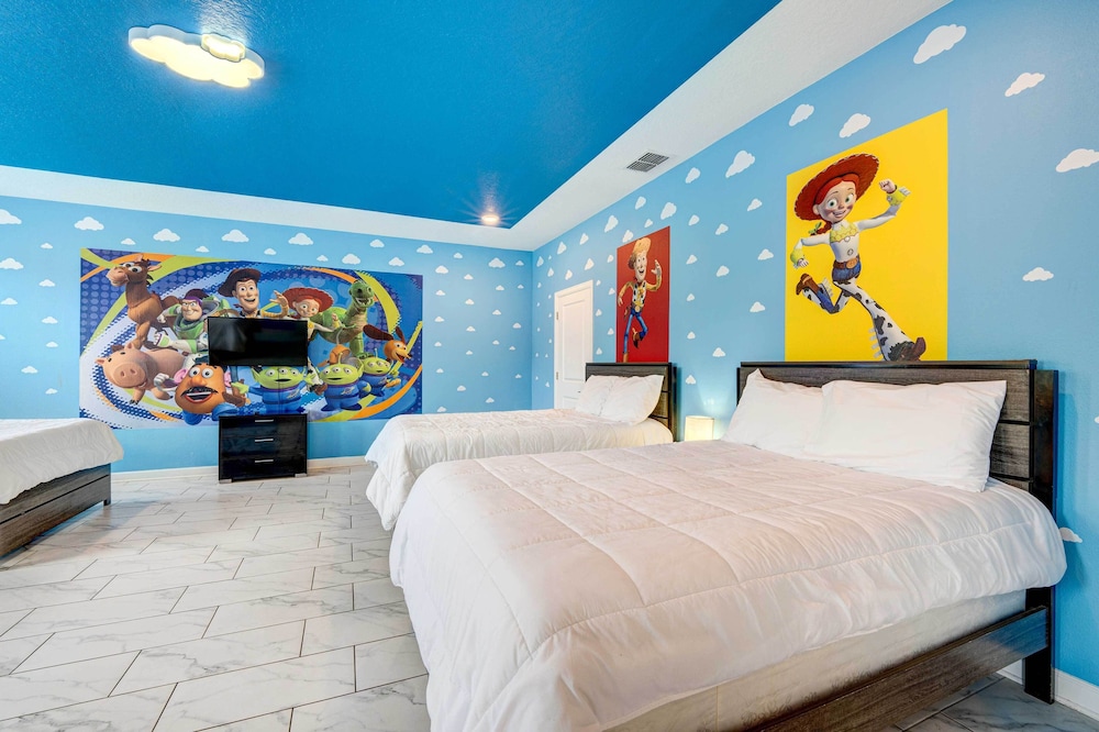 Resort Getaway w Home Theater: 7 Mi to Disney - photo 4