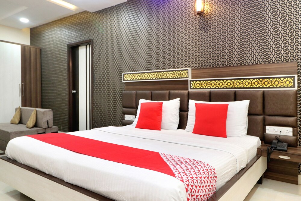 Hotel C M Plaza By Oyo Rooms — Ambala