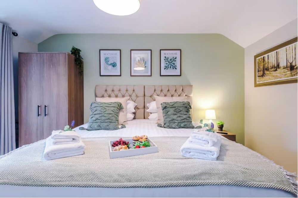 NEW 4 x Stunning City Centre Apartments in Chester by 53 Degrees Property Ideal for Individuals Couples or Business Groups — 4-Star Luxury Hotel in Chester, United Kingdom