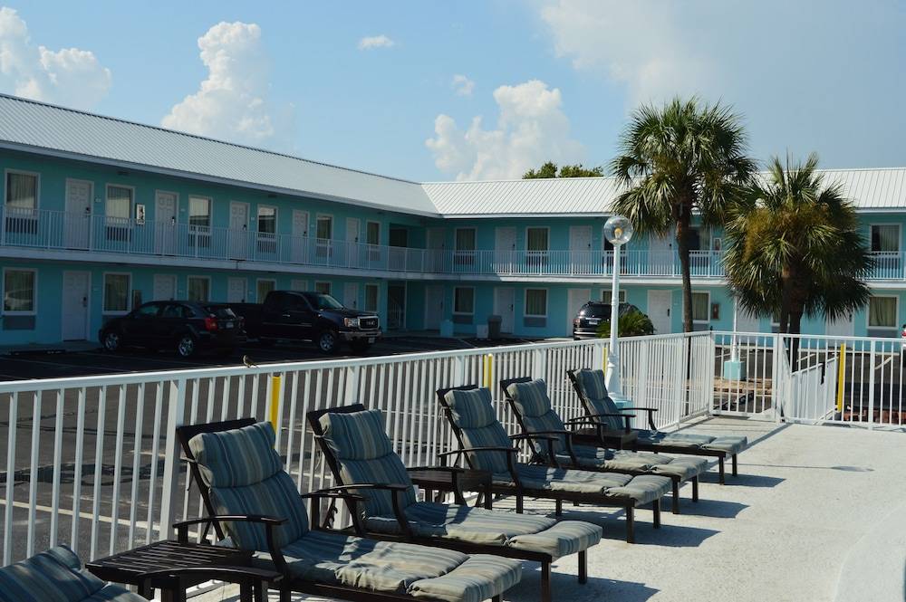 Destin Inn and Suites - photo 19