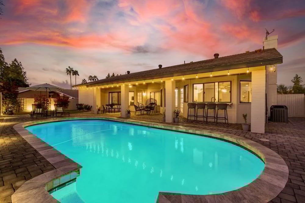 La Vieve Family Oasis Free Htd Pool Billiards Bbq — Chandler