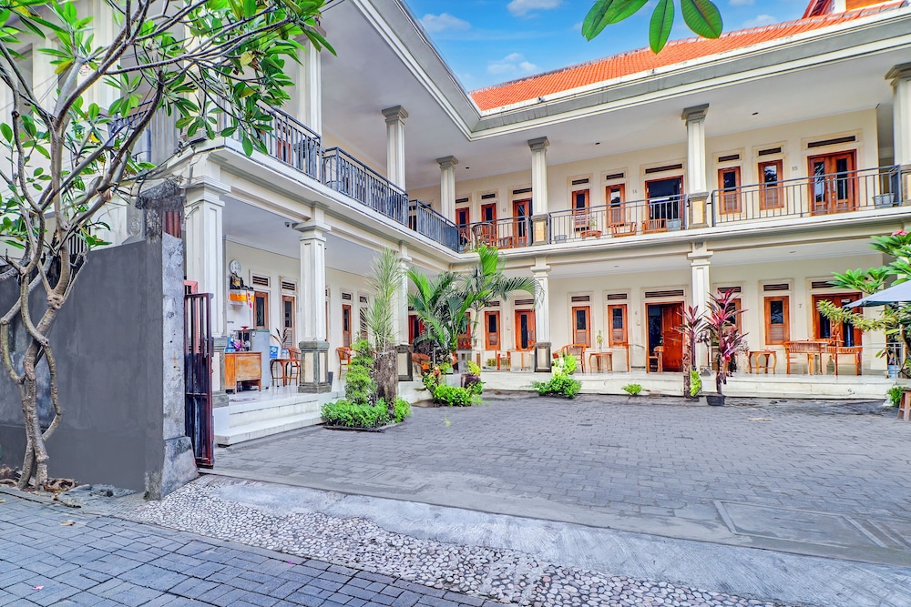 Collection O Budget Door Legian Inn @Poppies Road — 4-Star Luxury Hotel in Bali, Indonesia