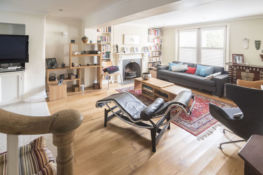 Stylish Family Home in Battersea — 4-Star Luxury Hotel in London, United Kingdom