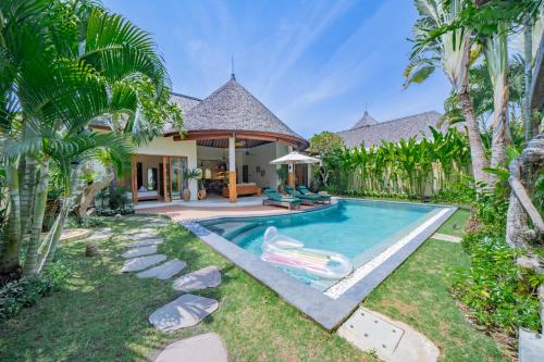 Luxury Balinese Oasis with private pool 2 BR — 4-Star Luxury Hotel in Kerobokan, Indonesia