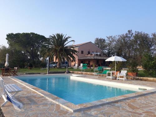 Appartamento fronte piscina — 4-Star Luxury Hotel in Montemarciano, Italy