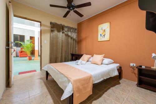 Hotel El Cocobolo Food&Rest Room 5 B&B WiFi AC Pkg Free Swimmingpool in Liberia, Costa Rica