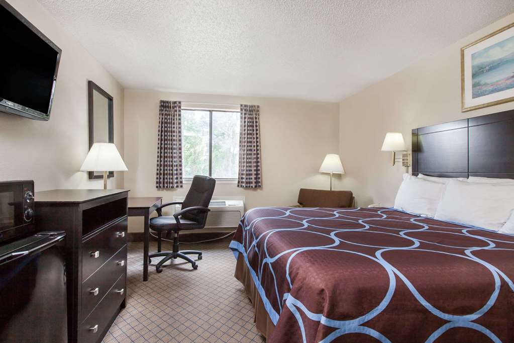 Super 8 by Wyndham Cleveland TX - photo 10