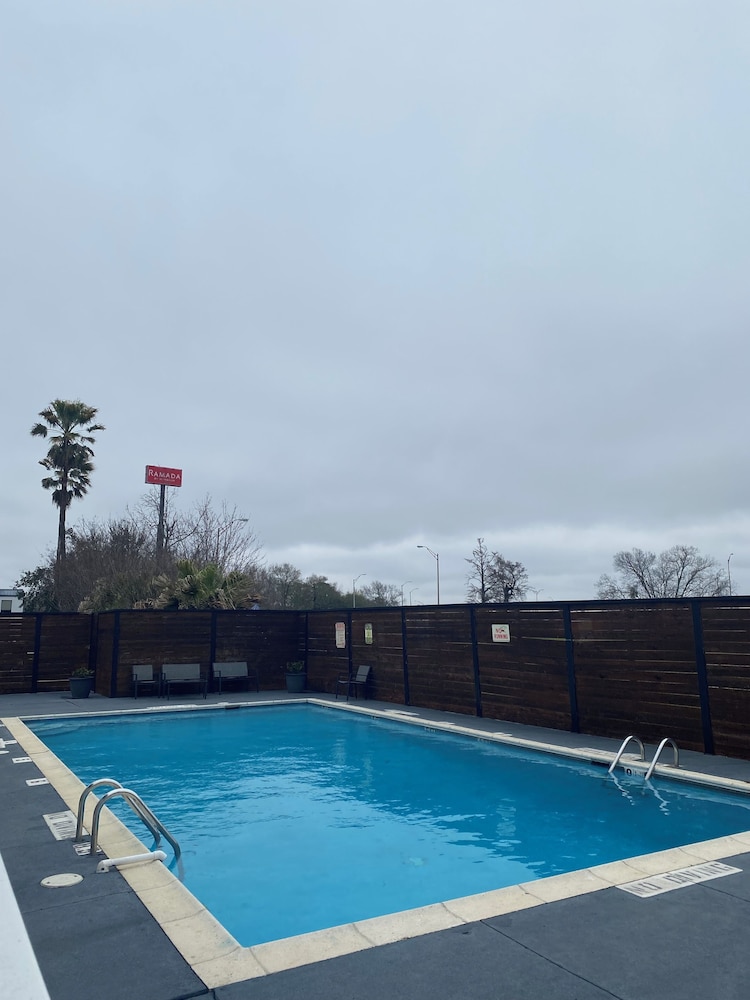 Hotel 10 Extended Stay - photo 28