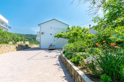 Apartments Biserka G — 4-Star Luxury Hotel in Rab, Croatia
