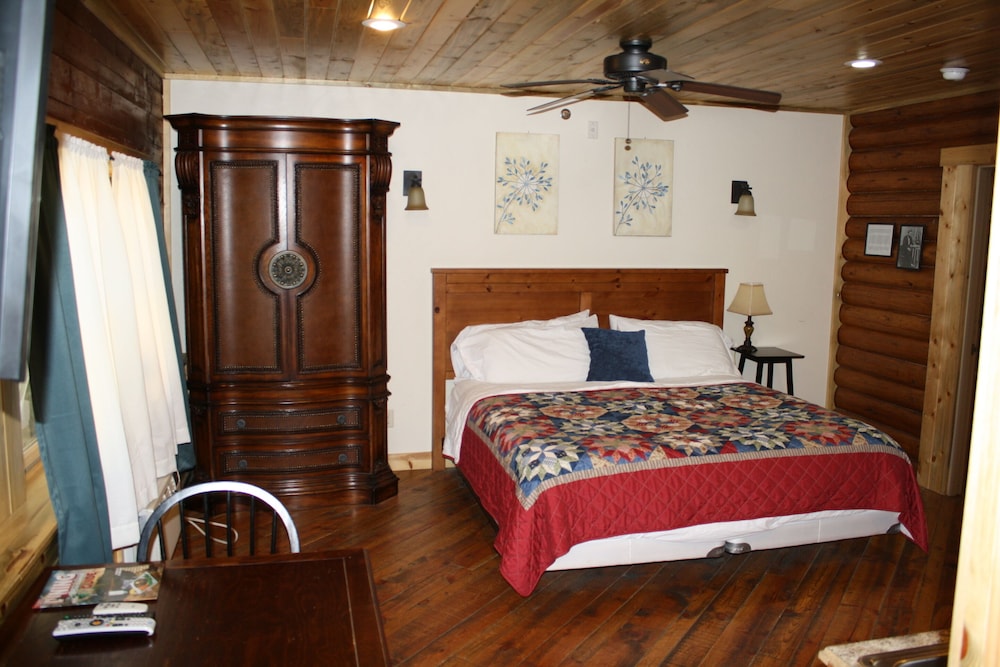 The Historic Wapiti Lodge - photo 22