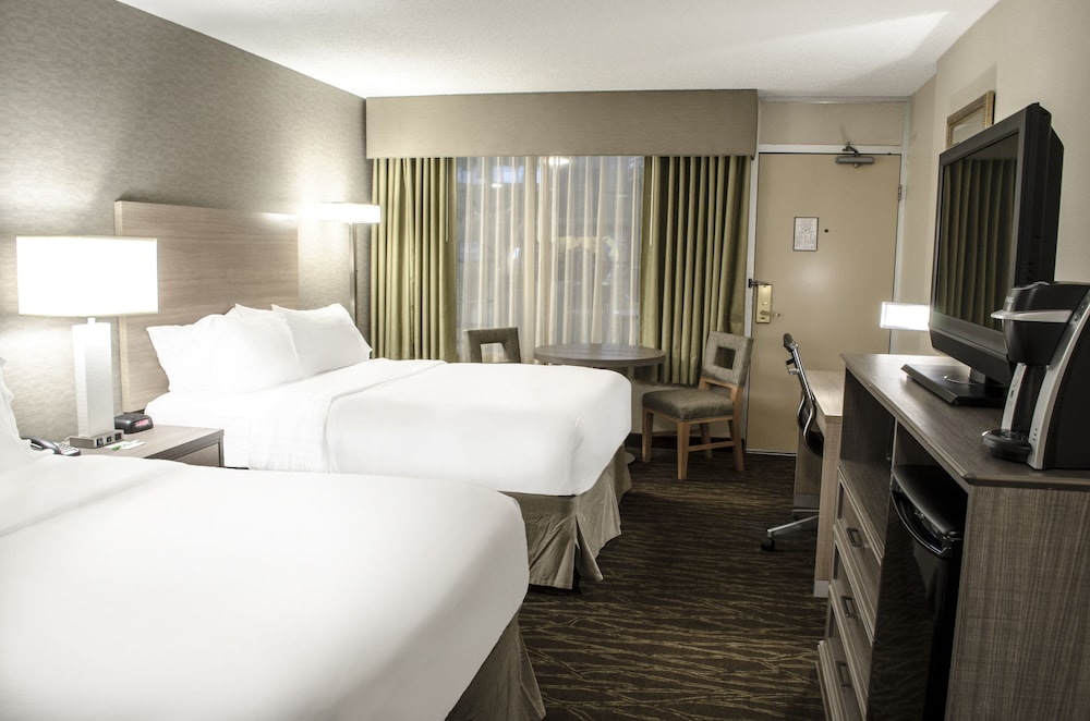 Holiday Inn Fargo by IHG - photo 13