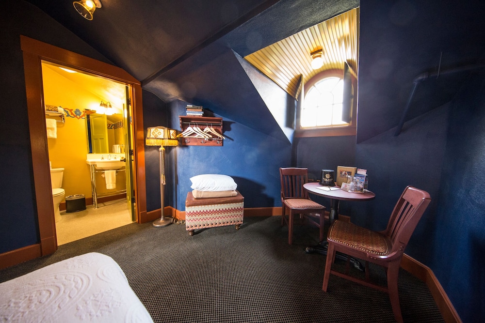 McMenamins Grand Lodge - photo 36
