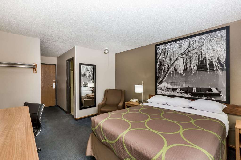 Super 8 by Wyndham Hays KS - photo 10