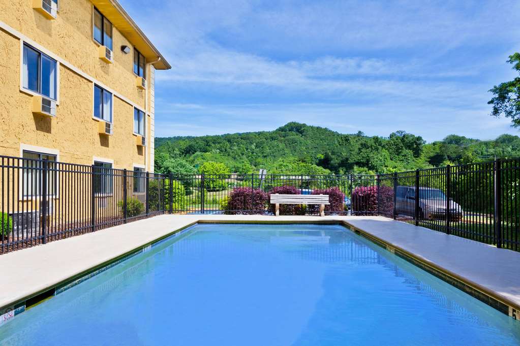 Super 8 by Wyndham Chattanooga Lookout Mountain TN - photo 6