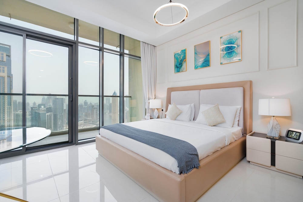 Lux BnB Aykon City I Skyline Canal Views — 4-Star Luxury Hotel in Dubai, United Arab Emirates