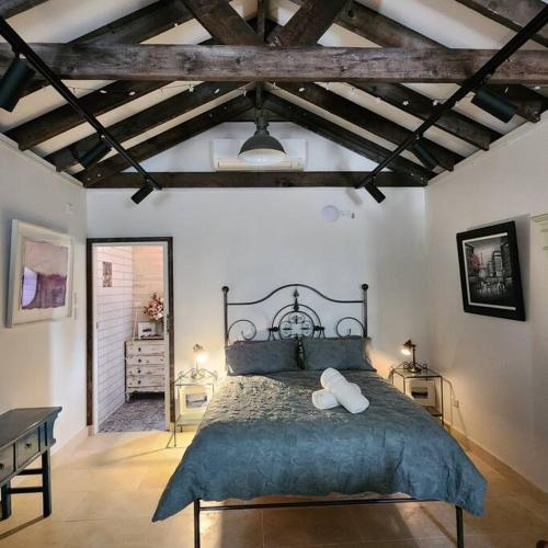 Stylish Gallery Sleep 4 Near Parramatta CBD - carbon neutral hotel in Sydney
