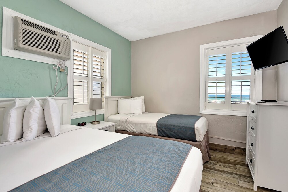 Shoreline Suites & Cabana Cottages - photo 35