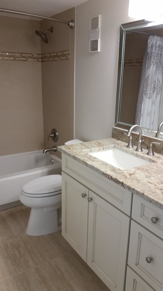 South Seas Tower 3 1009 - photo 14