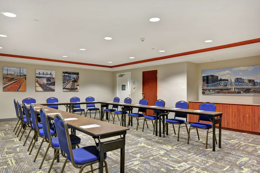 Hampton Inn & Suites Newark Harrison Riverwalk - photo 38