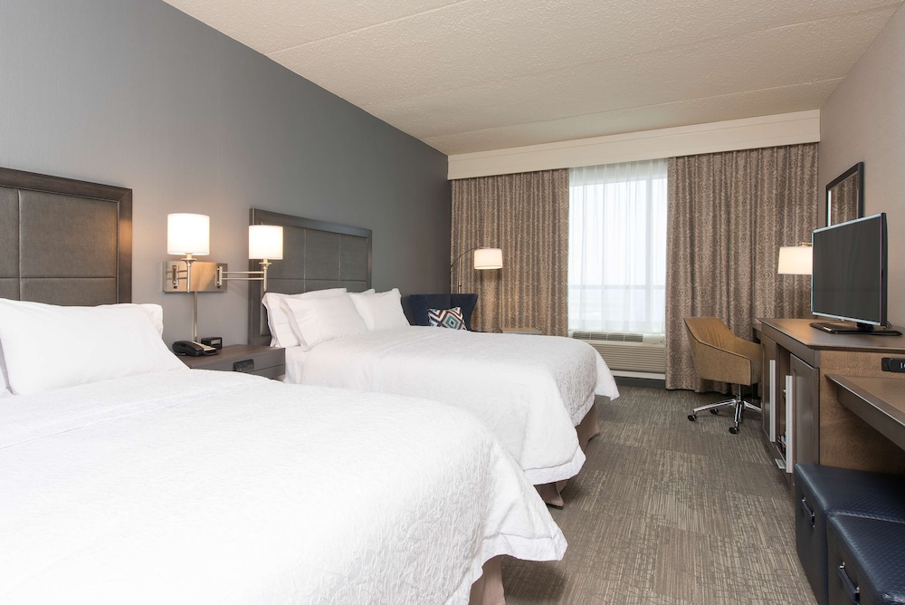 Hampton Inn & Suites Grand Rapids Downtown - photo 18