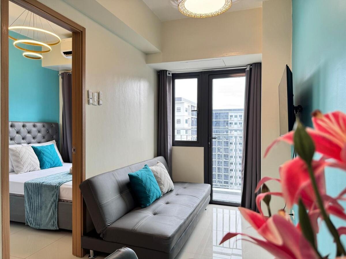 Shore 3 Residences Room 1659 infront of SM MOA — 4-Star Luxury Hotel in Manila, Philippines