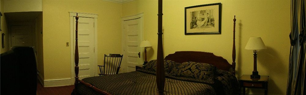 Yankee Pedlar Inn - photo 10