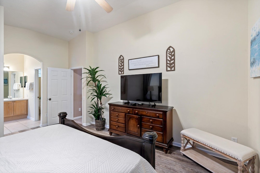 8104 fan Palm way - photo 9
