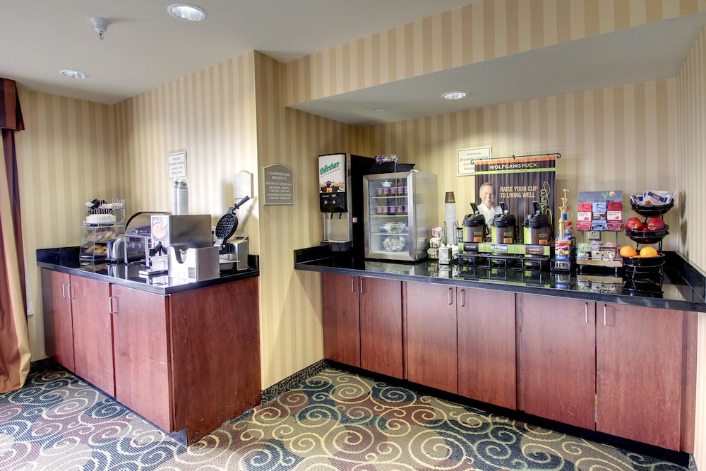Cobblestone Hotel & Suites Wayne - photo 18