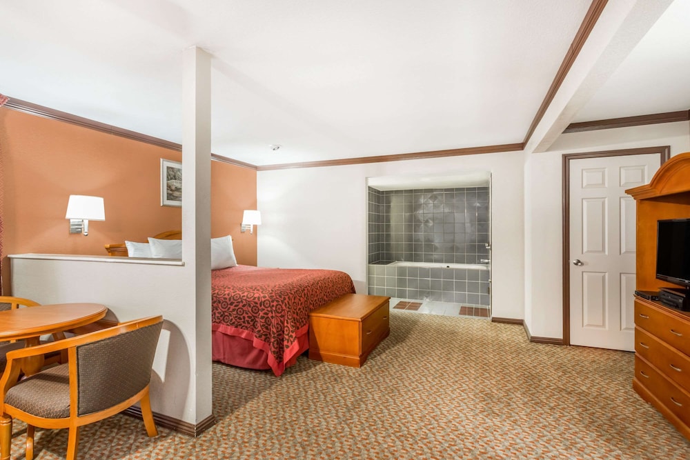 Days Inn by Wyndham Bishop - photo 15
