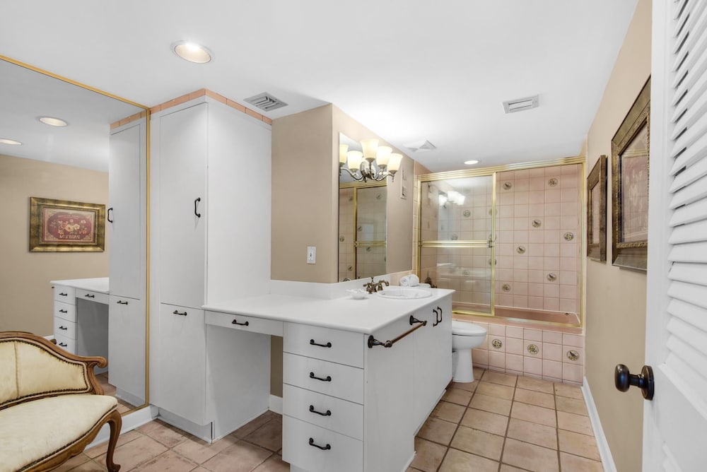 Shoreline Towers 1081 - photo 18