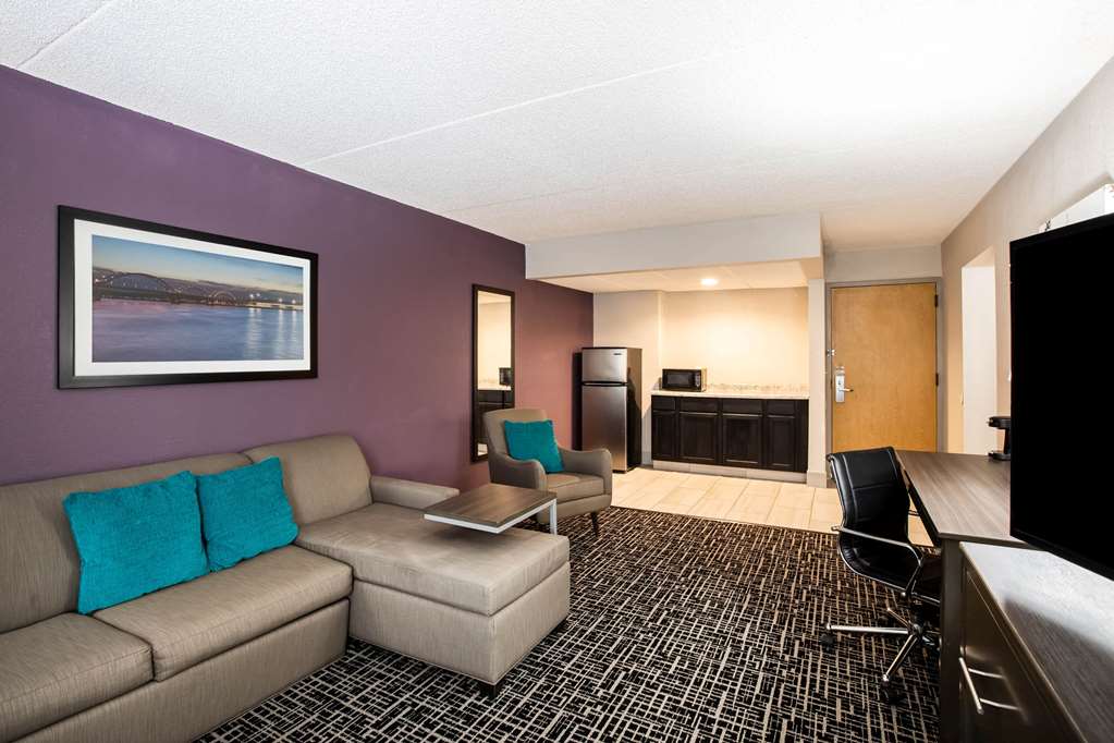 La Quinta Inn by Wyndham Davenport & Conference Center - photo 35