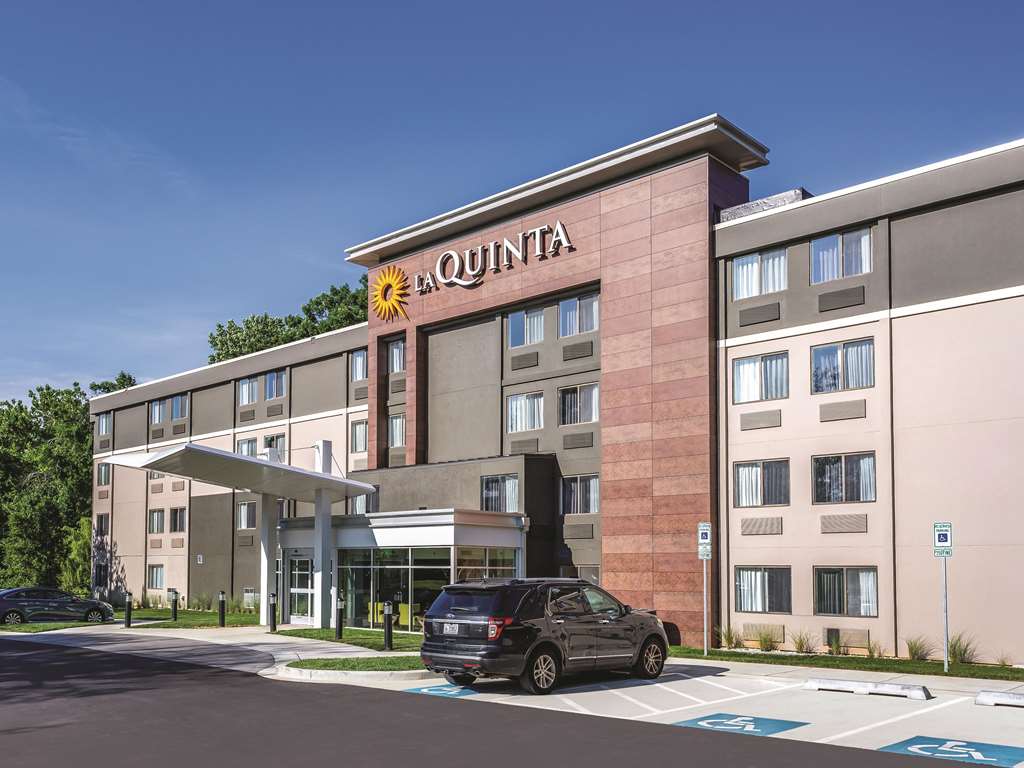 La Quinta Inn & Suites by Wyndham Columbia Fort Meade - photo 4
