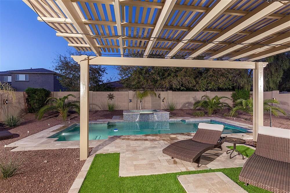 Enchanted 3 BR by Casago — 4-Star Luxury Hotel in Surprise, United States