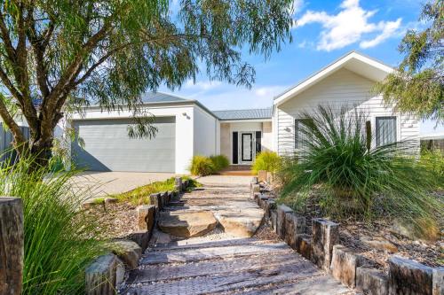 Ryze N Shine I Private Properties in Dunsborough, Australia