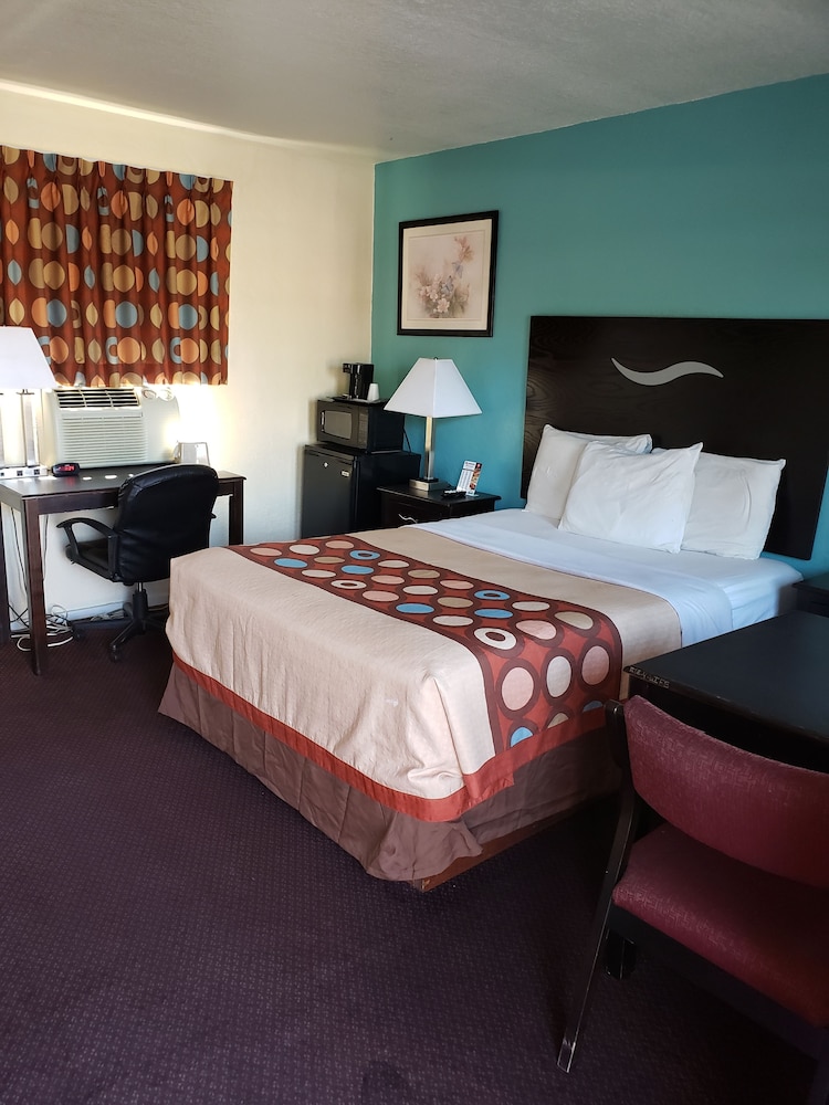 American Inn Sedalia - photo 12